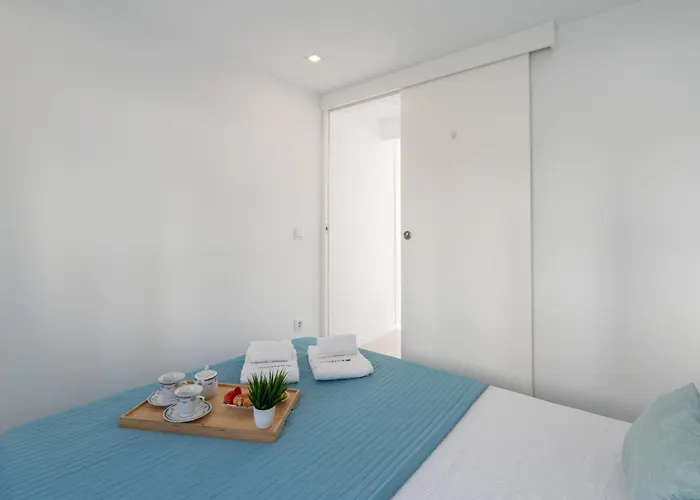 Host Wise - Charming House With Ocean View * Назаре